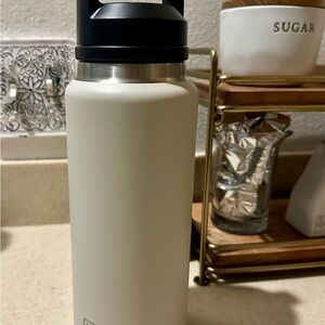 Stainless Steel Insulated Water Bottle - Cape Taupe